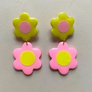 Blush Daisy flower earrings